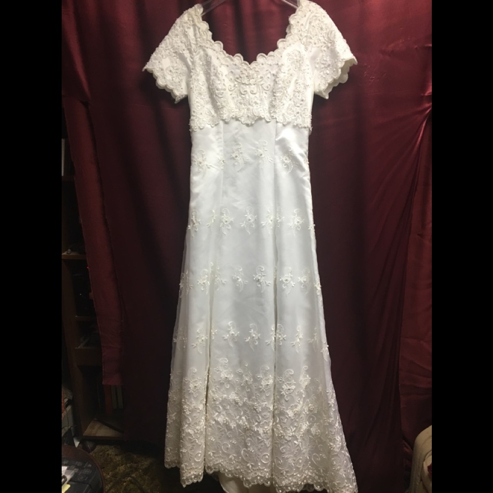 Wedding gown